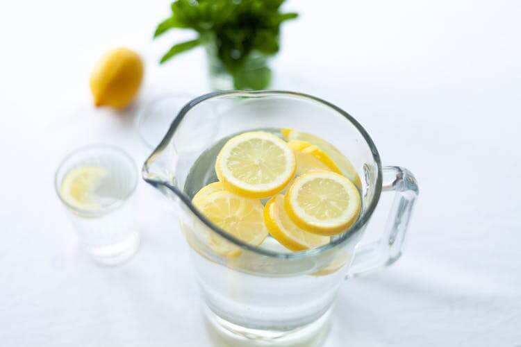 Kan met water voor hydratie